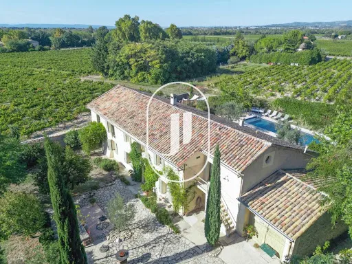 Maison 9 pièces 300 m²