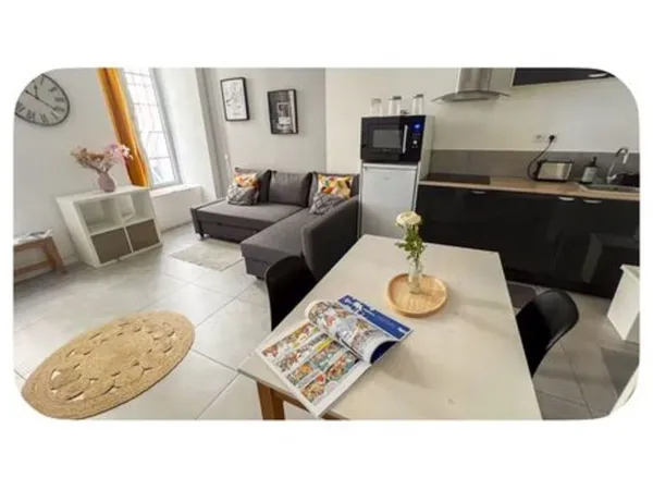 AVIGNON INTRA-MUROS ? STUDIO MEUBLÉ + CAVE ? INVESTISSEMENT