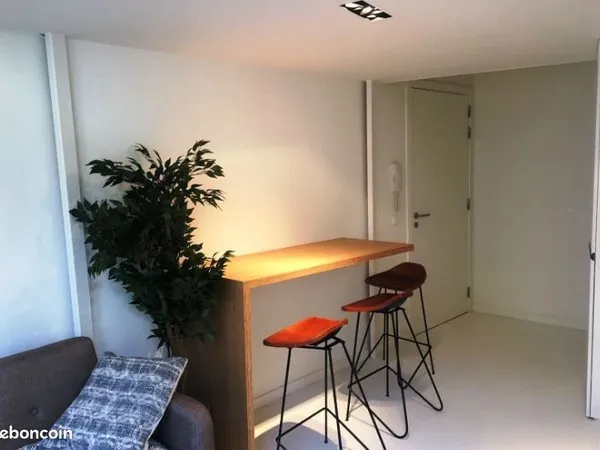 A louer à louer-durée indéterminée appartement T2 meublé de 35 M2 libre de suite