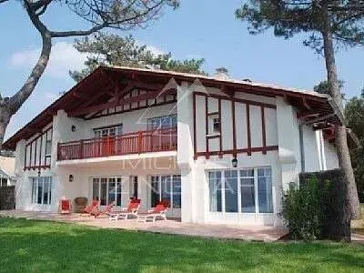 Maison 10 pièces 450 m²