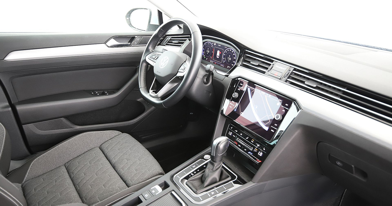 Volkswagen Passat SW — photo 18