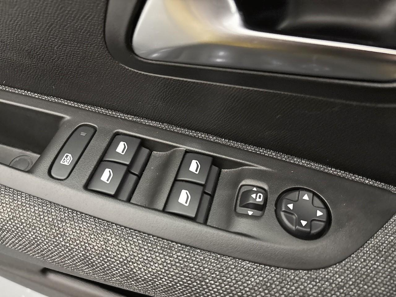 Peugeot 208 puretech 75 s&s bvm5 style — photo 26