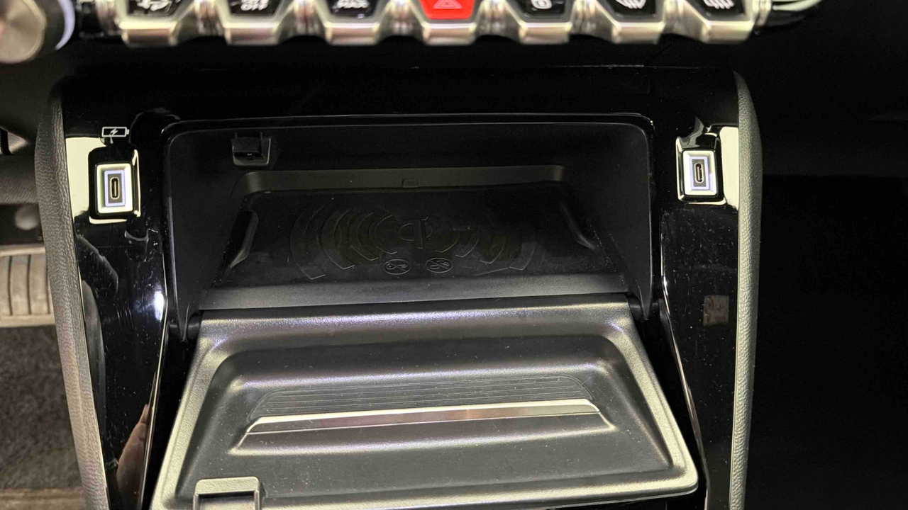 Peugeot 2008 PureTech 130 S&amp;S EAT8 — photo 28