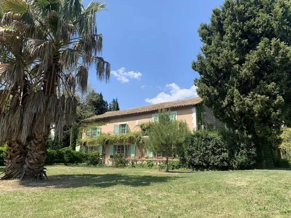 Proche D'avignon, Joli Mas Sur Plus D'1,5 Hectare De Parc