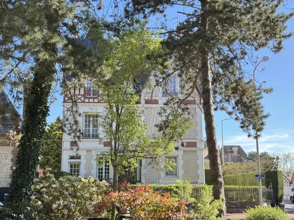 MAISON 225 m2, 6 chambres, jardin, maison d'amis en dépendance