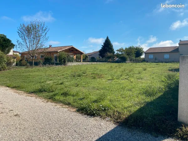 EYMEUX - Terrain constructible de 436 m² - Exposition Sud