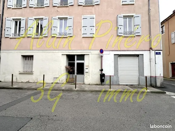 Local professionnel ou appartement T375 m² - Rez-de-chaussée - Millau Centre