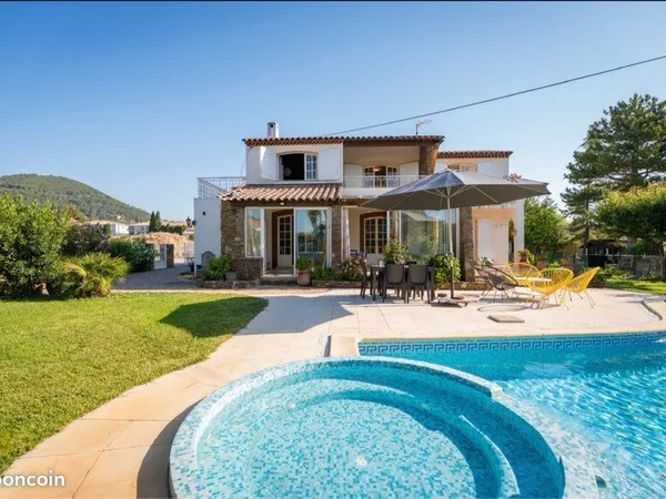 Villa avec dépendance locative - Piscine - La Farlède