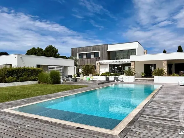 Villa 10 pièces 384 m²