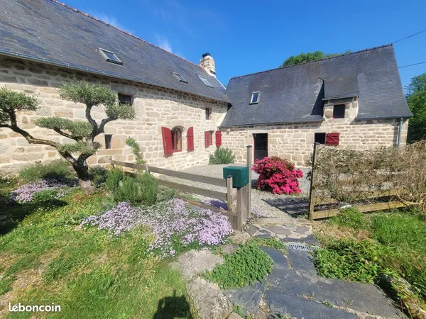 Maison en pierre rénovée , avec possibilité d'acquérir un terrain de 3 ha à 500 m de la maison