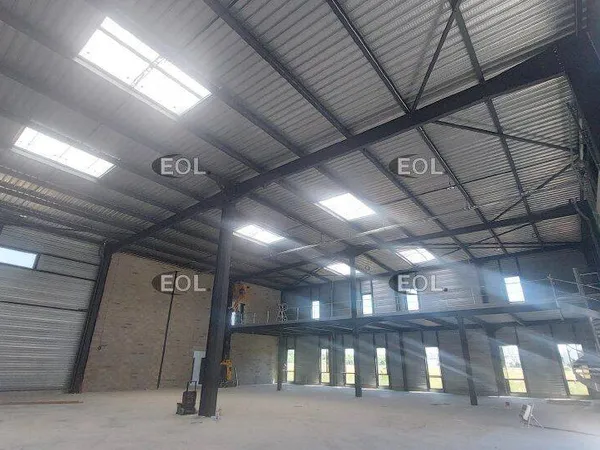 Entrepôt 1680 m²