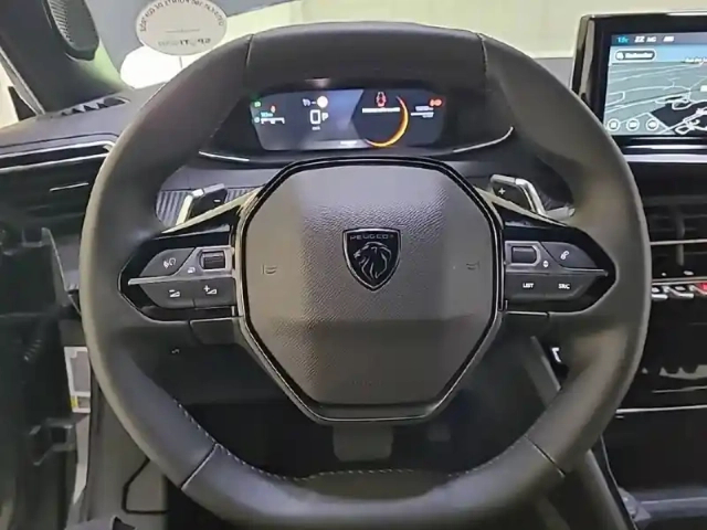 Peugeot 2008 hybrid 145 e-dcs6 — photo 44