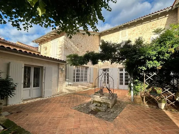 Maison 8 pièces 300 m²