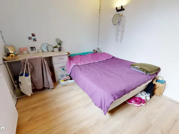 Chambre 5 pièces 80 m²