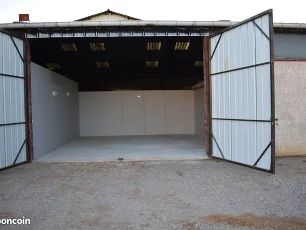 Location box garde meubles ou garages avec vidéosurveillance