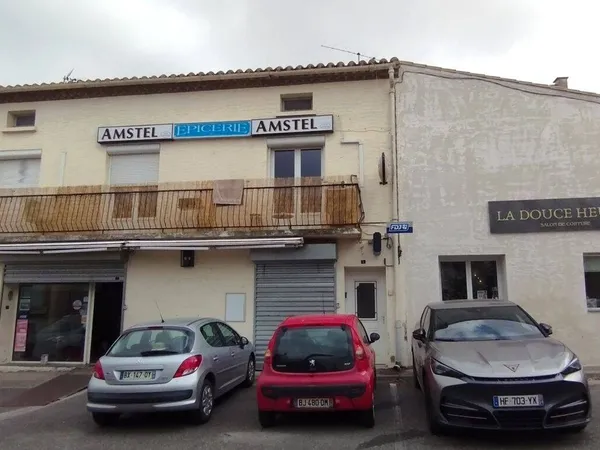 Local commercial 1 pièce 150 m²