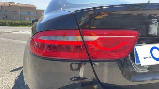 Jaguar XE 2.0 D - 180 CH AWD BVA8 - R-Sport – 2017 – 106953 km – Diesel – Boîte Automatique — photo 13