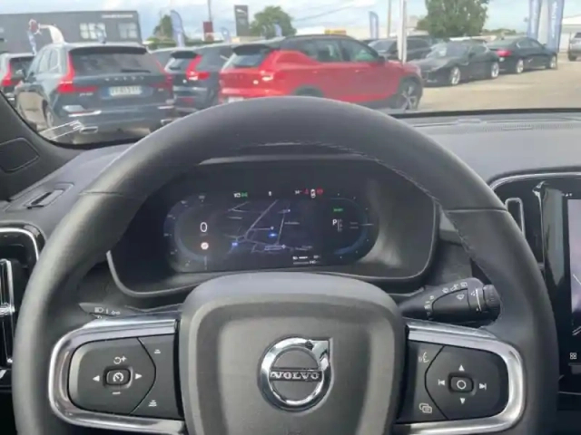 Volvo Xc40 recharge extended range 252ch ultimate — photo 13