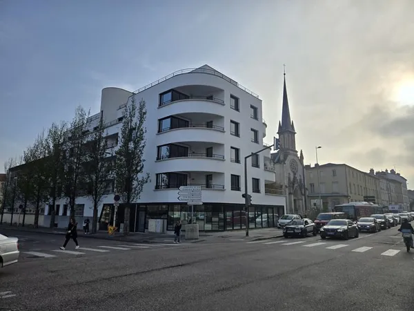 NANCY / SECTEUR PLACE DES VOSGES : BEL APPARTEMENT T3 NEUF A