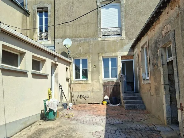 PROXIMITE CHAUFOUR -NOTRE-DAME (72550) - IMMEUBLE À FORT POTENTIEL - IDÉAL INVESTISSEUR