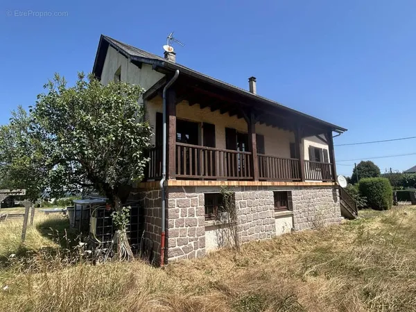 Maison à Saint-Yrieix-le-Déjalat en CORREZE