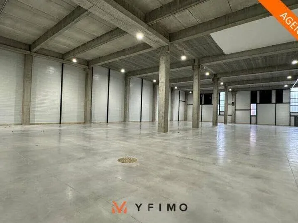 Local d'activité 1084 m²