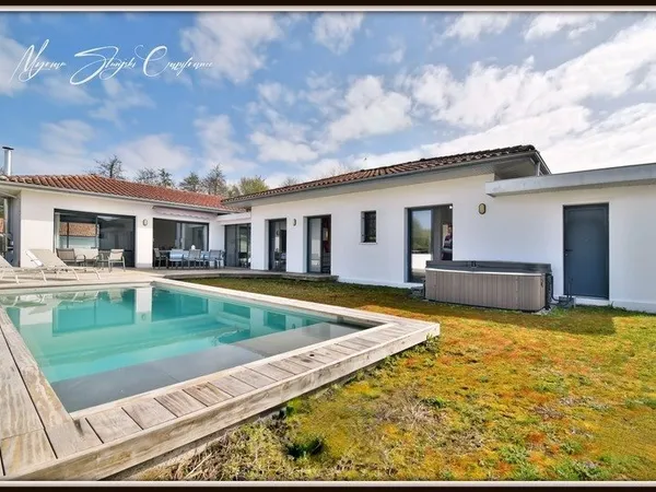 VILLA de plain-pied à vendre 7 pièces SOUSTONS (40) 158 m² environ, proche du lac