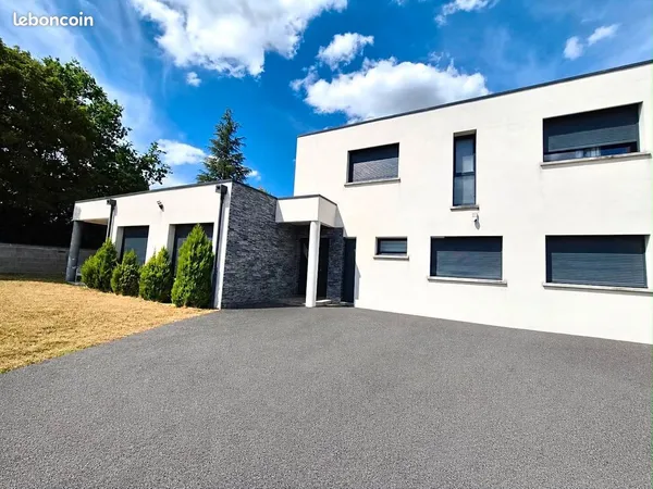 Maison 10 pièces 151 m²