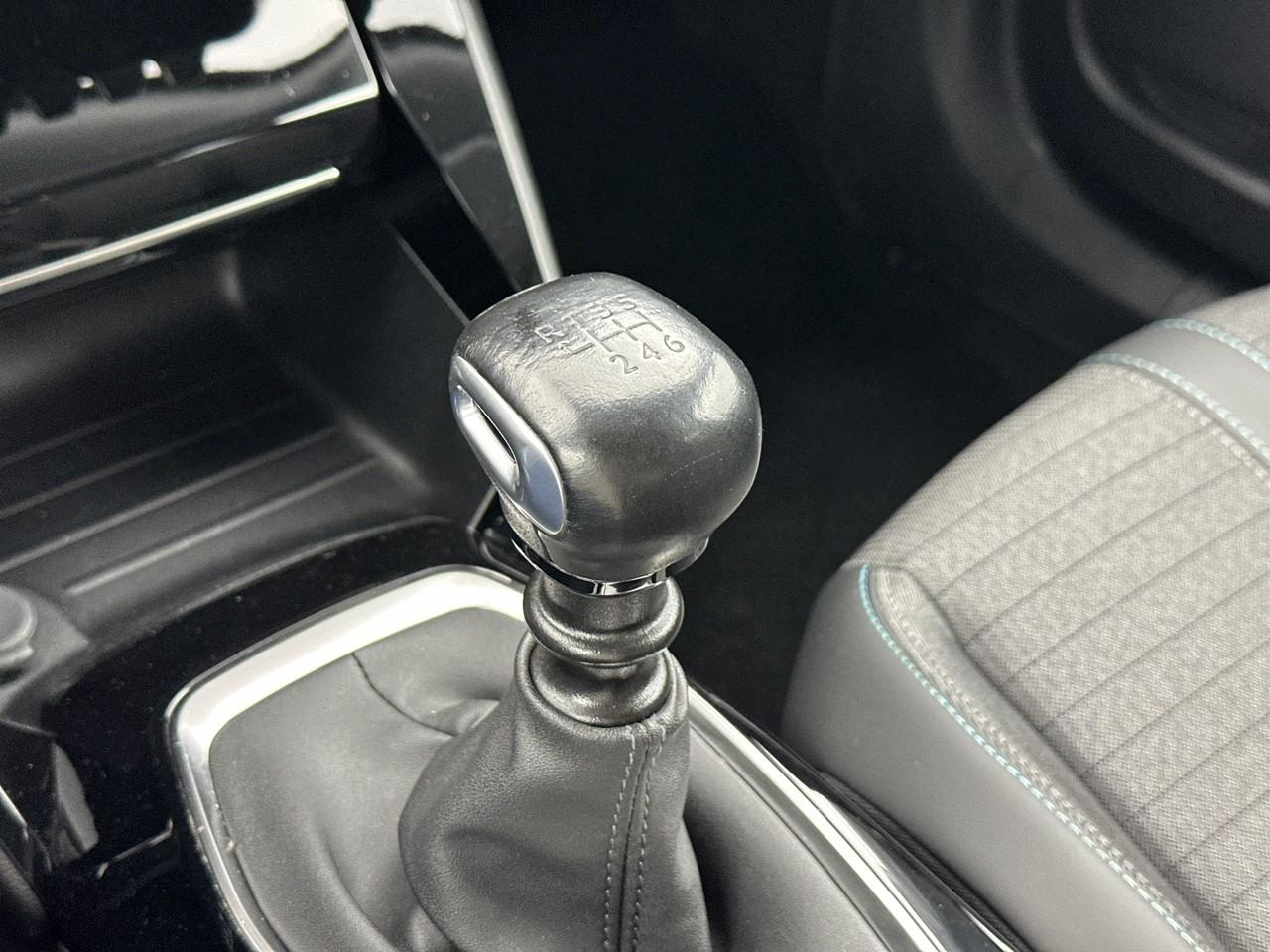 Peugeot 2008 puretech 130 s&s bvm6 allure pack — photo 30