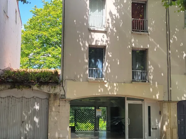 A SAISIR Appartement et local