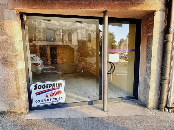 Local 96 m²