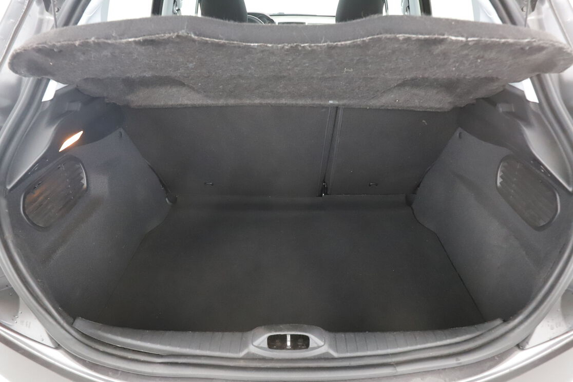 Peugeot 208 1.2 PureTech Signature — photo 16