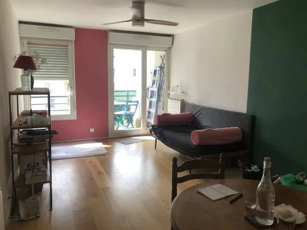 2 Pièces avec balcon proche métro église
