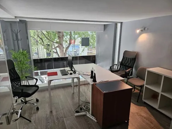 Local 7 pièces 155 m²