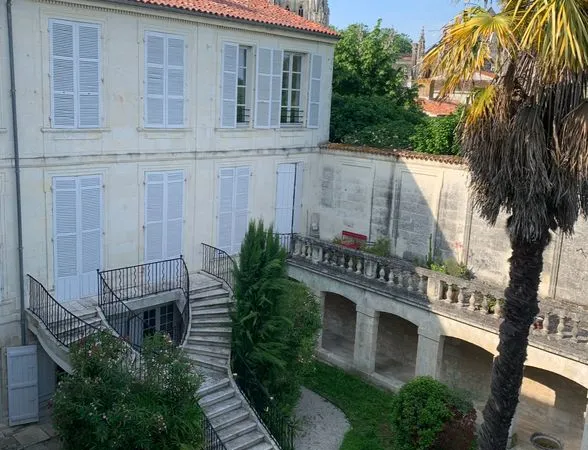 Apparemment à louer
