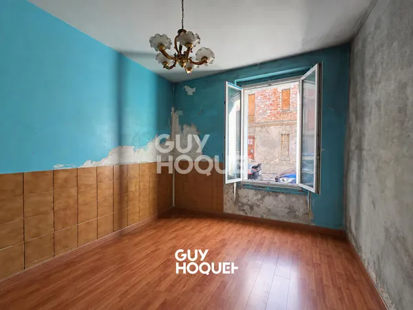Studio 19,65 m² Saint-Ouen-sur-Seine - Puces, métro 13 - À rénover