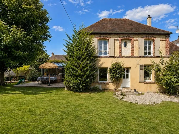 Mont-l'Évêque  Maison de caractère de 135 m² avec jardin, à seulement 4 minutes de Senlis