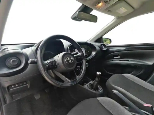 Toyota Aygo x 1.0 vvt-i 72ch dynamic — photo 15