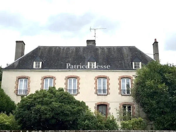 En région Centre-Val de Loire, à 25 min de Vendôme, une maison bourgeoise du 18e s., avec dépendance