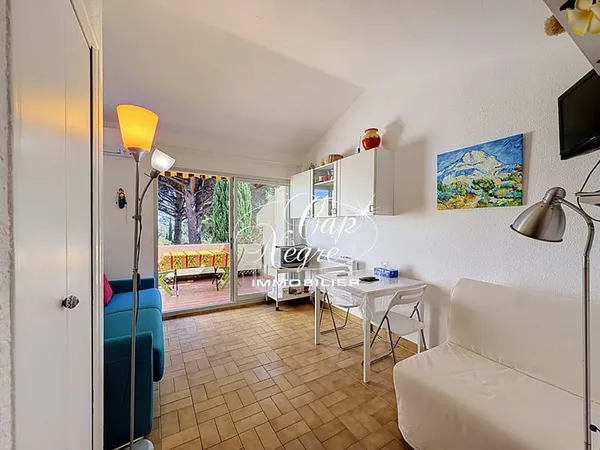 Studio avec balcon et piscine proche de la plage de Pramousquier