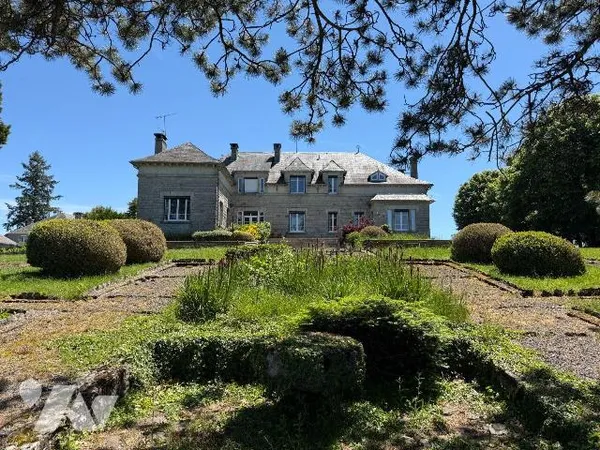 Maison 11 pièces 379 m²