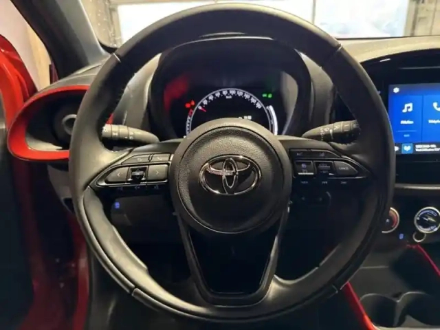 Toyota Aygo X 1.0 vvt-i 72ch design my24 — photo 6
