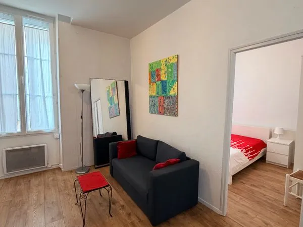 🏡 À LOUER — 2 pièces meublé à Nîmes centre