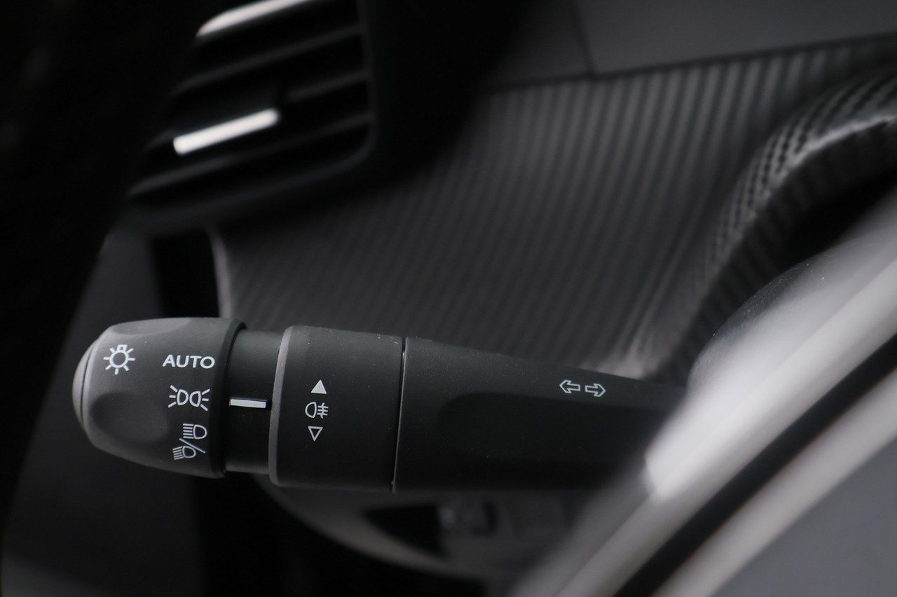 Peugeot 208 — photo 21