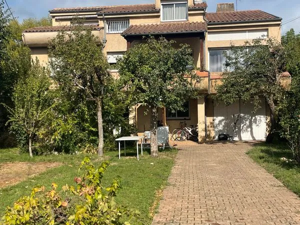 Maison à louer, meublée avec jardin près du Ly