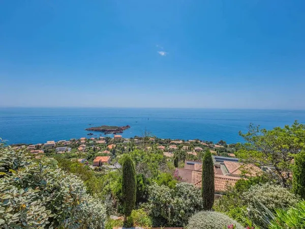 Villa 7 pièces 334 m²