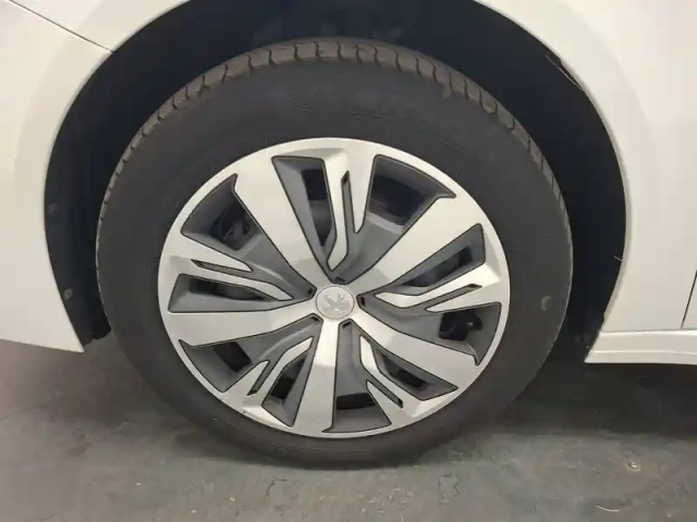 Peugeot 208 puretech 100 s&amp;s bvm6 — photo 17