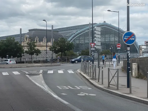 Appartement meublé de 50 m2 a 200 m de la gare de Bordeaux