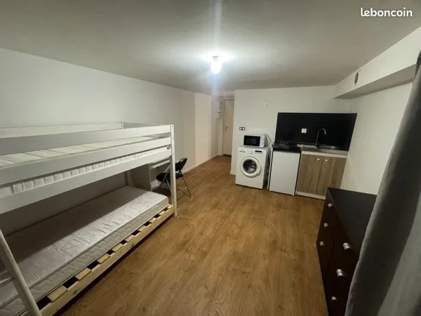 Beau studio meublé
