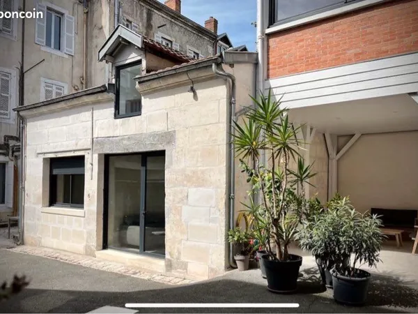 Agréable petite maison au calme en plein centre ville